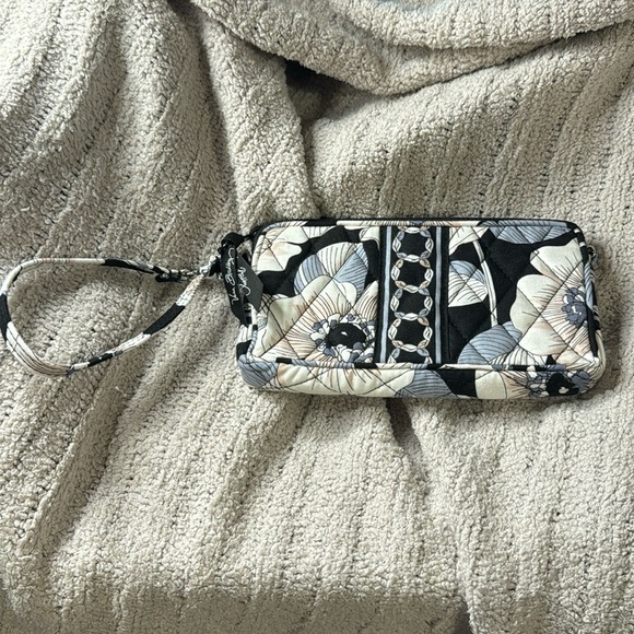 Vera Bradley wristlet - 2 inside sections - wrist loop or handle - Picture 1 of 9